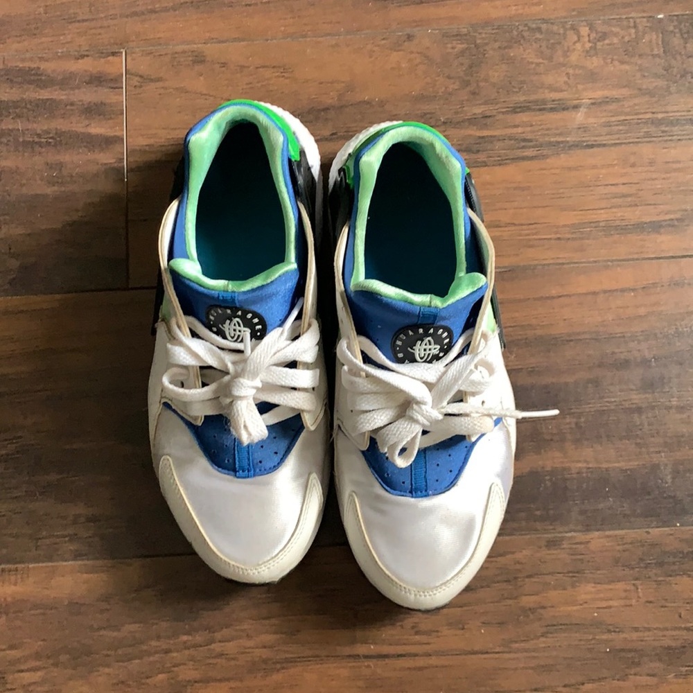 Nike Huarache shoes (7Y)